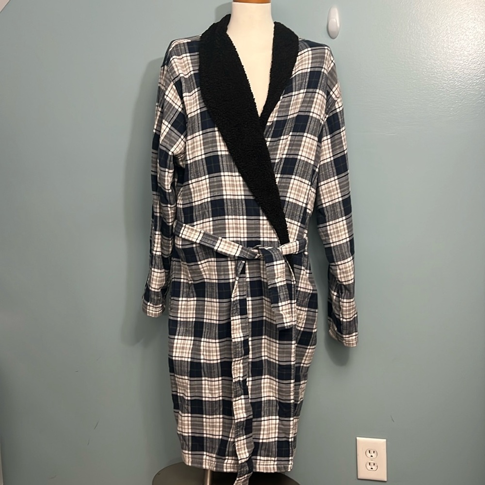 UGG Men’s L/XL plaid Funnel, fleece bath robe blue/white